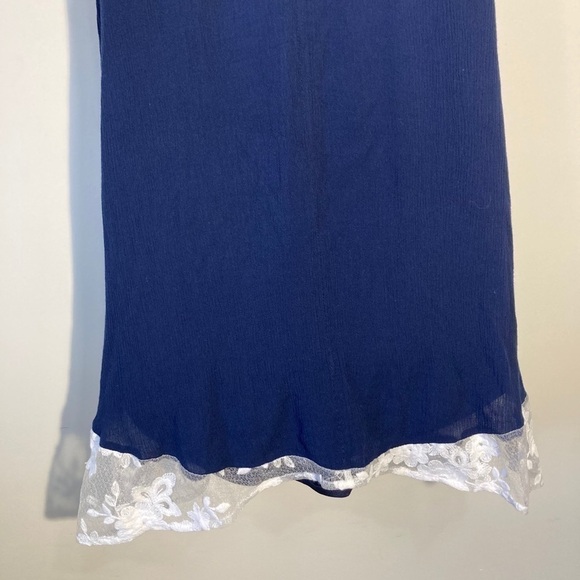 🌸 3/$20 Paper Crane blue and white lace top - Picture 12 of 14